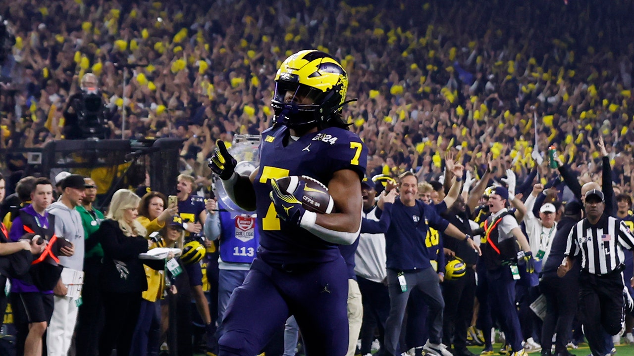 Michigan’s Donovan Edwards blocking out noise amid team’s sign-stealing allegations