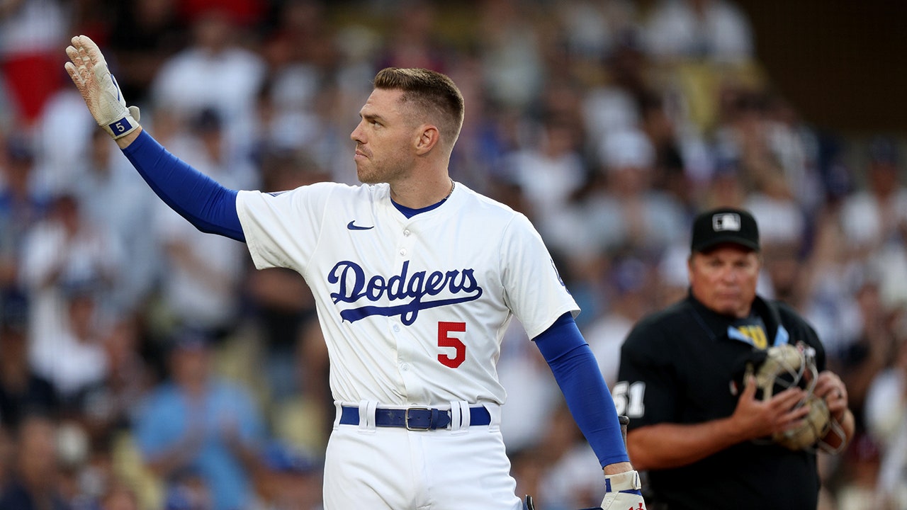 Freddie Freeman gets standing ovation in return to Dodgers after ‘scariest days’ of life