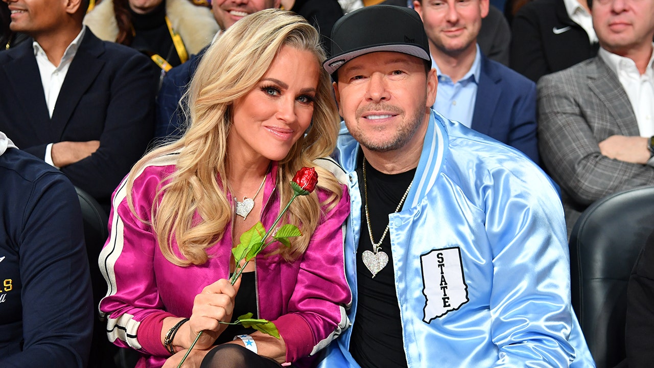 Jenny McCarthy shared a spicy photo of husband, Donnie Wahlberg. (Juan Ocampo/NBAE via Getty Images)