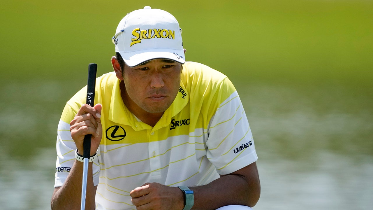 Hideki Matsuyama wins tournament without caddy and coach after trio are robbed at airport