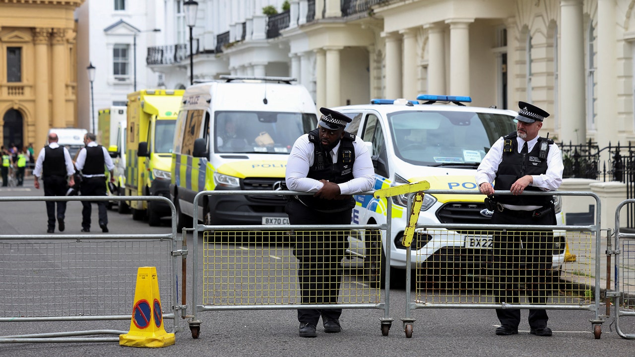 People stabbed, police assaulted at Notting Hill Carnival in London