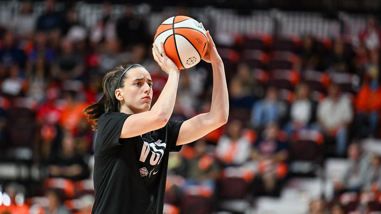 Caitlin Clark’s boyfriend has 1-word reaction to her AP WNBA Rookie of the Year win