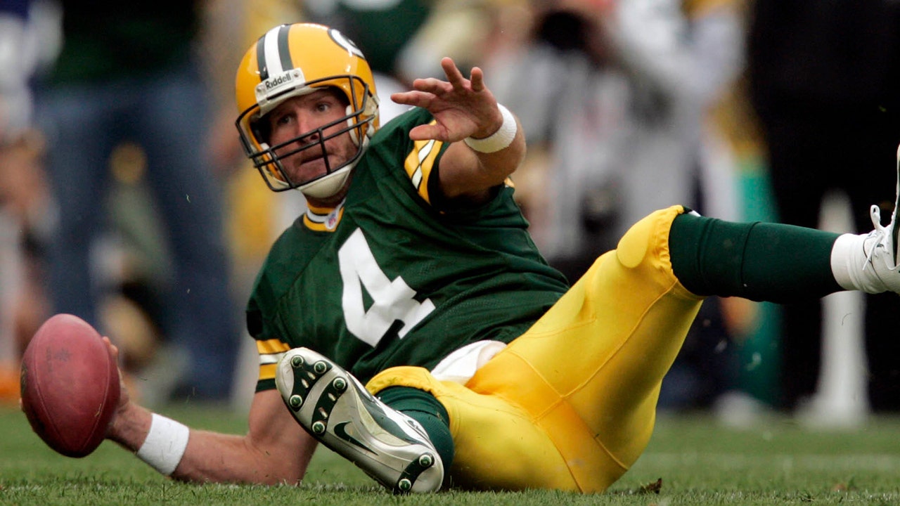 NFL legend Brett Favre details symptoms he noticed before Parkinson’s diagnosis