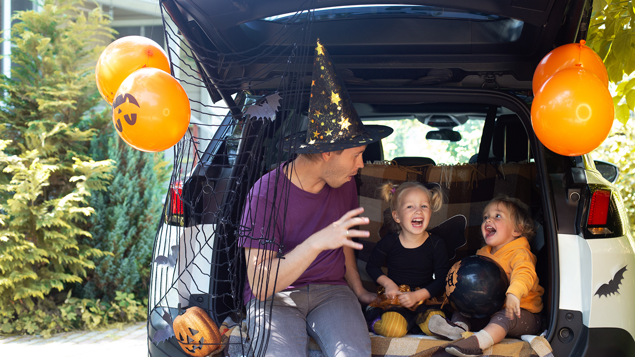 5 fun Halloween trunk-or-treat decoration kits