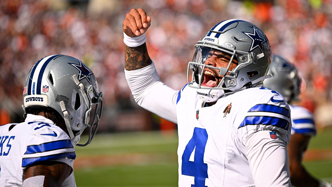 Former Cowboys coach defends Dak Prescott after contract extension: “Clowns on TV”