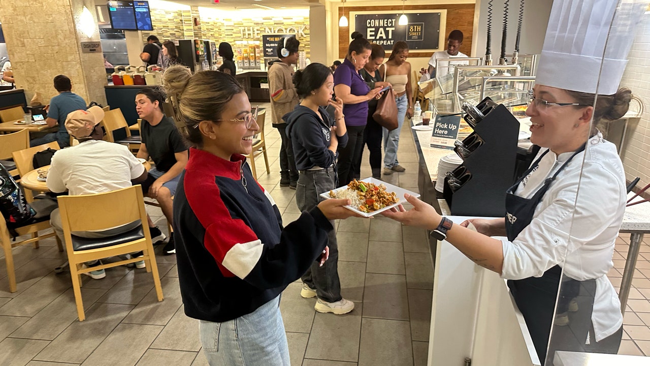 Food at college gets high-tech boost with first robotic kitchen in university setting