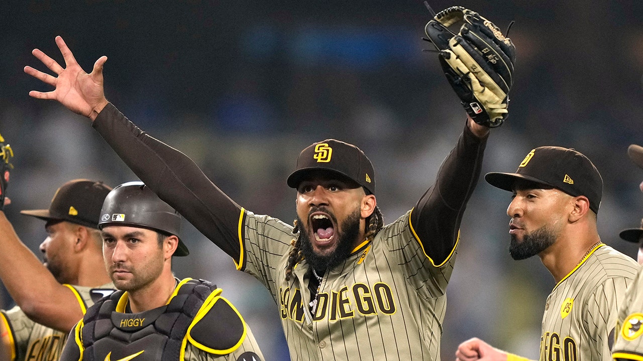 Padres end the game with triple play and secure playoff spot: “It’s shocking”