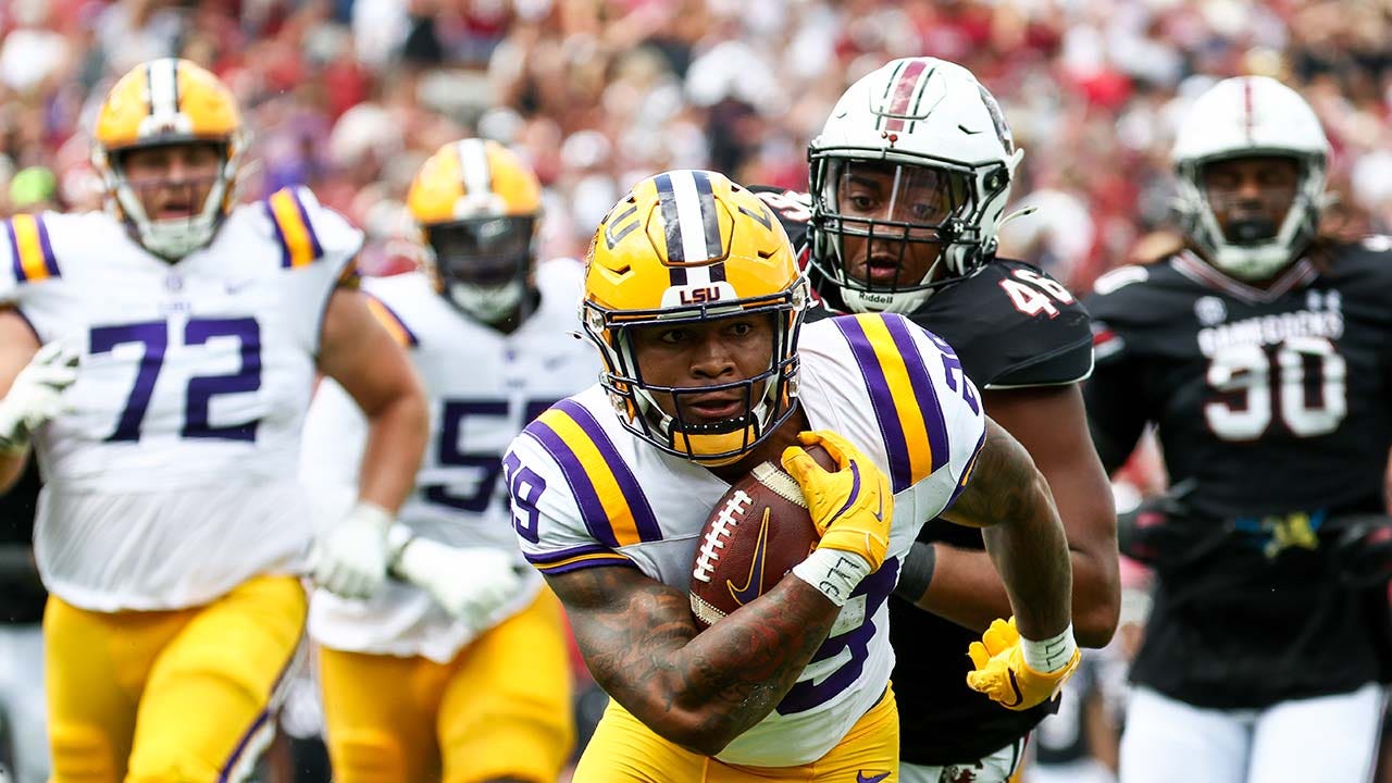 LSU narrowly avoids upset, as South Carolina misses last second field goal