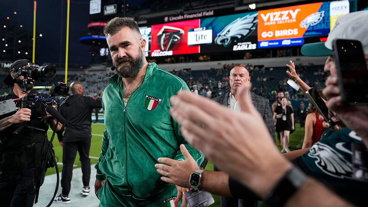 Eagles fan is lame after chest bump from Jason Kelce