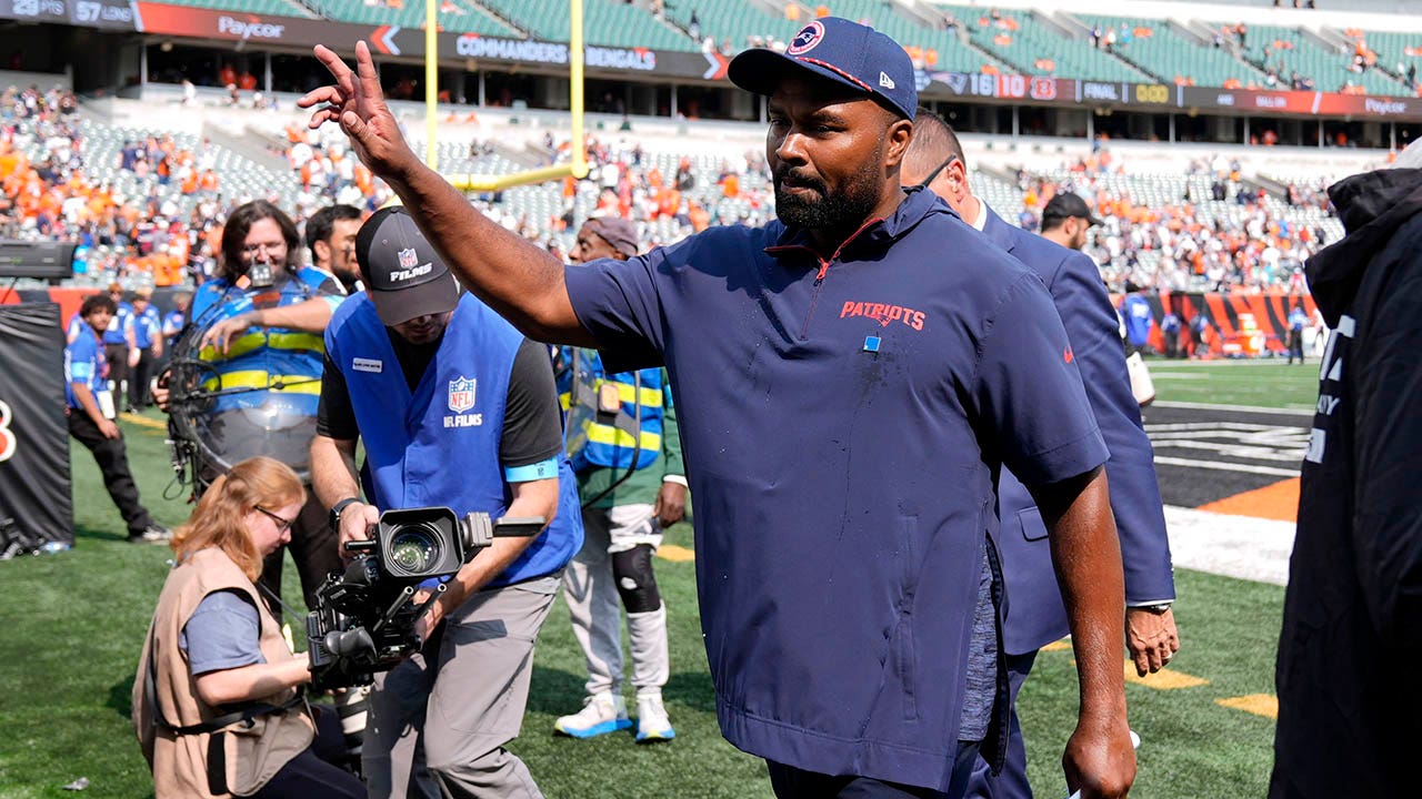 Patriots' Jerod Mayo era starts off with stunning victory over Bengals ...