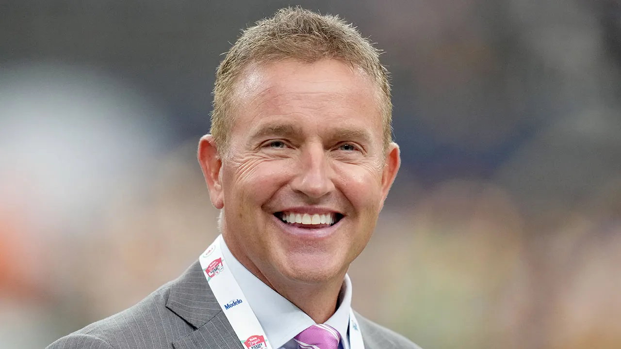 ESPN's Kirk Herbstreit leaves midway through 'College GameDay' to call ...