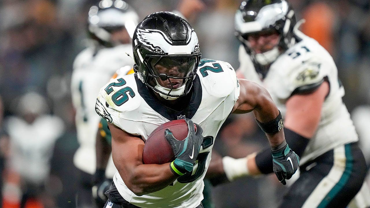 Ex-Giants lineman understands how fans feel as Saquon Barkley thrives with Eagles: ‘MVP of the NFL right now’