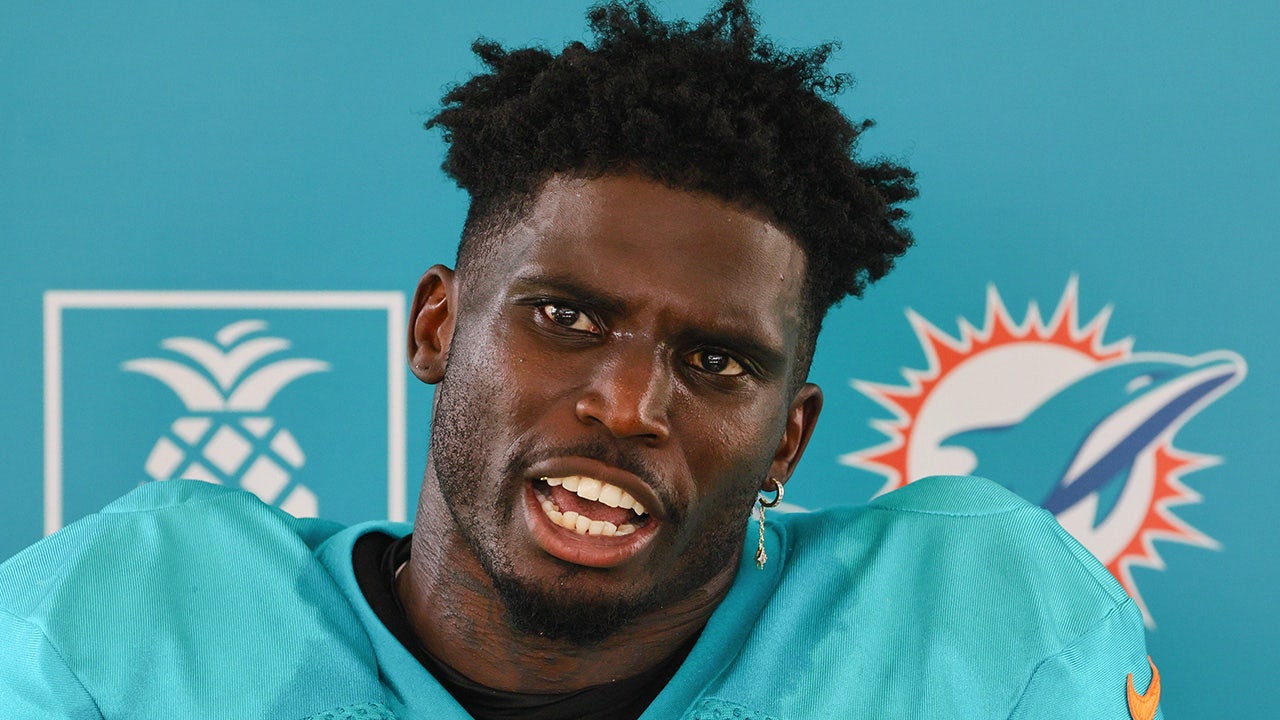 Dolphins’ Tyreek Hill calls for firing of officer placed on administrative duties after detention