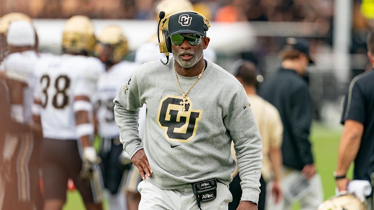 Deion Sanders accuses Obama of “playing political games” by picking Arizona to win over Colorado