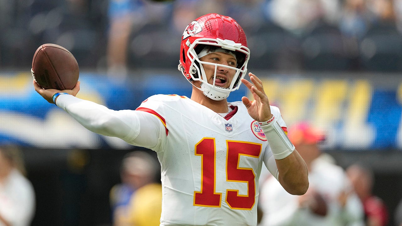 Patrick Mahomes accidentally throws Rashee Rice to equalize after interception; Chiefs wide receiver is out for the game