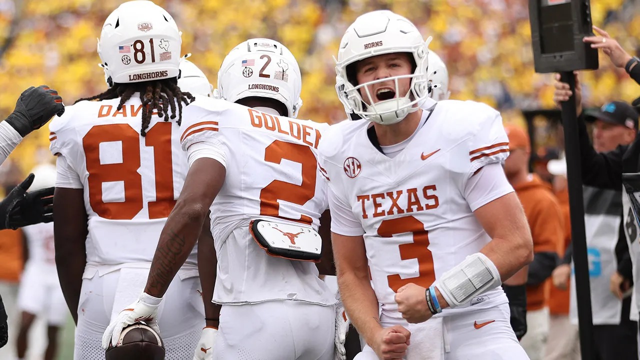 Quinn Ewers puts in an outstanding performance, throwing 3 touchdown passes as Texas beats Michigan