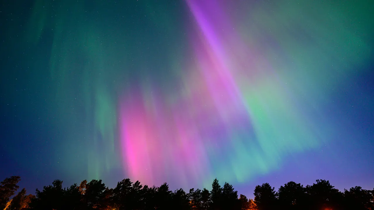 Catch the Northern Lights in the US and around the world with these viewing tips