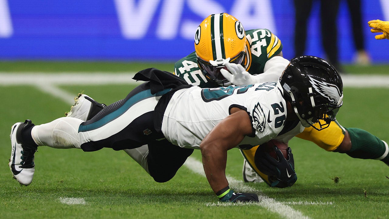 Saquon Barkley slips on his first carry in his Eagles debut, turns the ball over and scores a touchdown for Philadelphia in Brazil