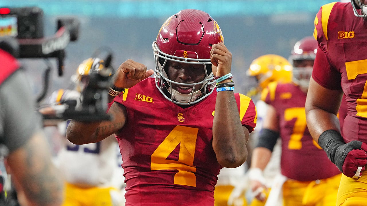 No. 23 USC scores a touchdown in the final seconds to defeat No. 13 LSU