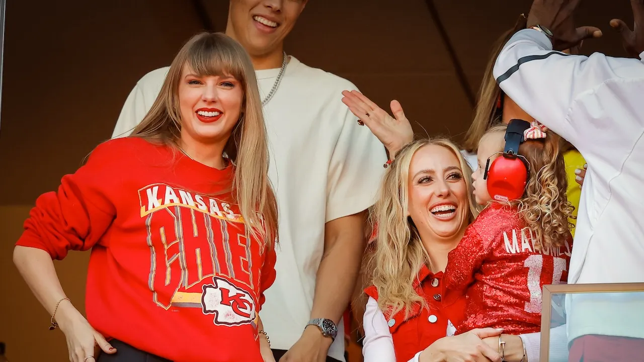 Taylor Swift rubs Brittany Mahomes’ pregnant belly after endorsing Harris