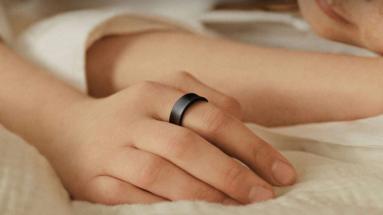 A woman wearing a smart ring (Samsung)