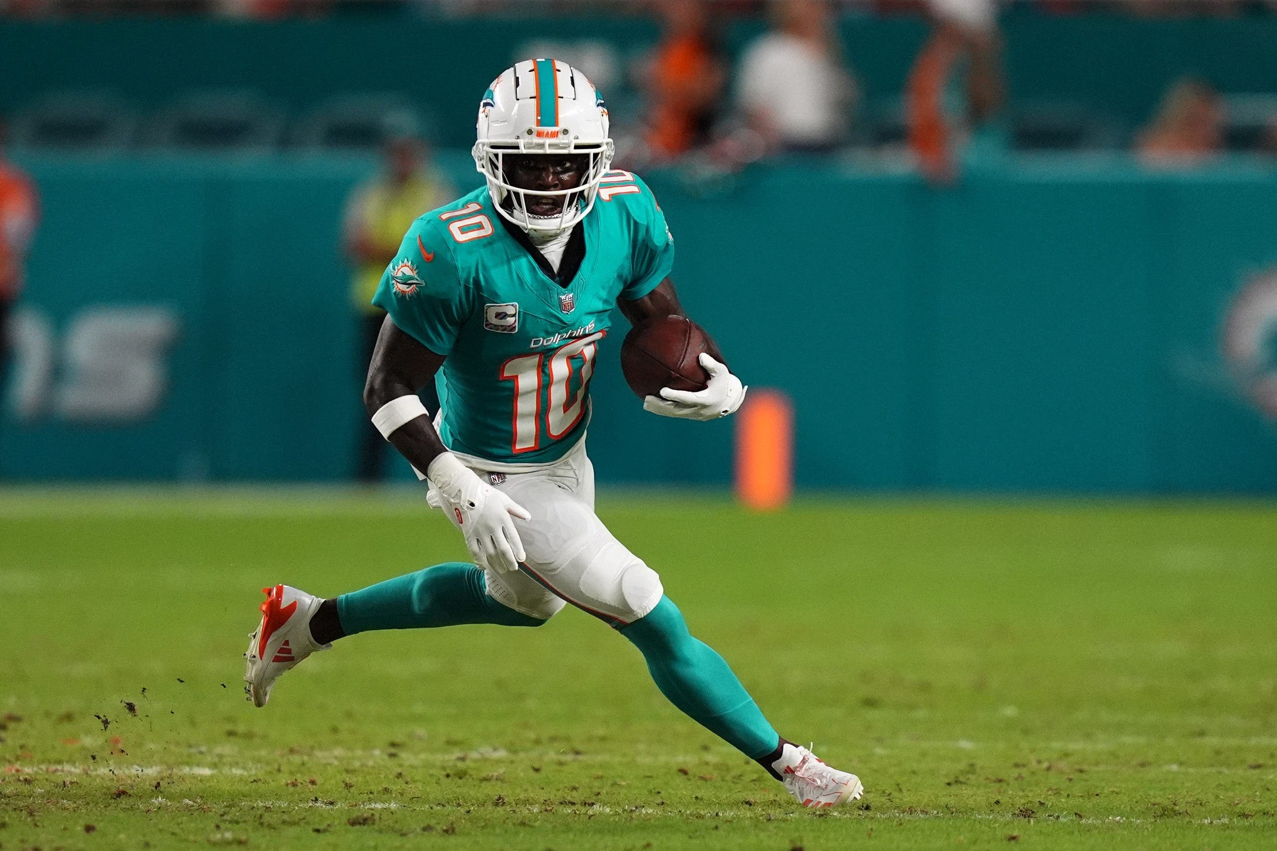 NFL star Tyreek Hill erupts on the sideline during the Dolphins’ third straight loss