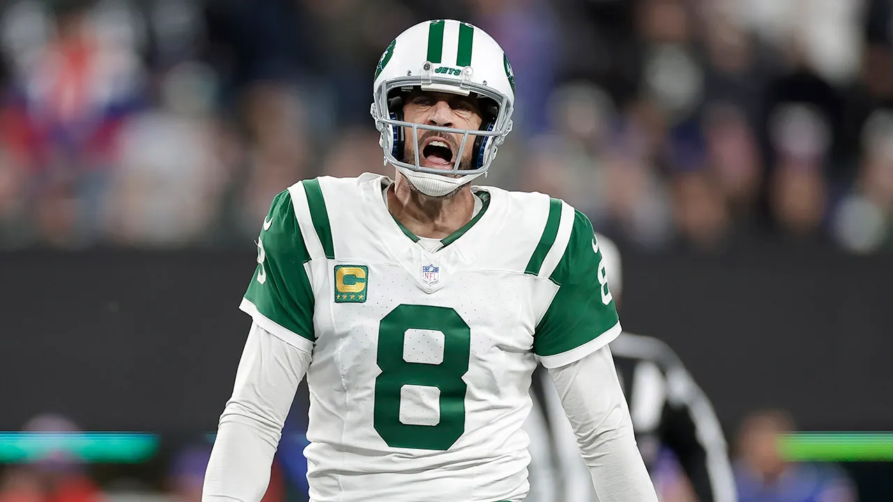 Jets’ Aaron Rodgers calls officiating in loss ‘a bit ridiculous’