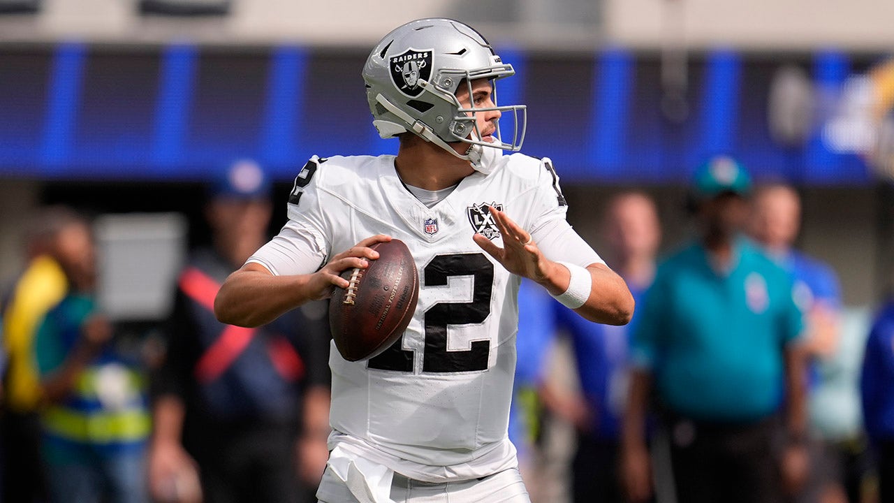 Raiders quarterback Aidan O’Connell will be out for the next 4 to 6 weeks after breaking his thumb: reports