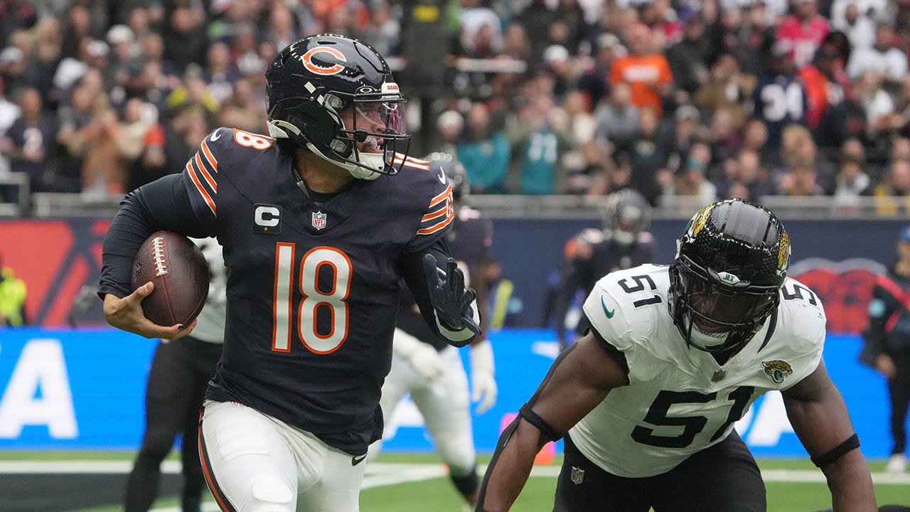 Caleb Williams helps the Bears to a big win over the Jaguars with 4 touchdown passes