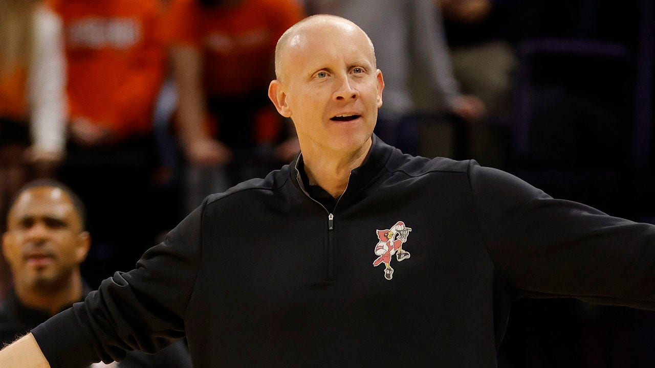 Charleston’s Chris Mack has fiery message for ‘foolish—es’ after getting denounced over post about daughter