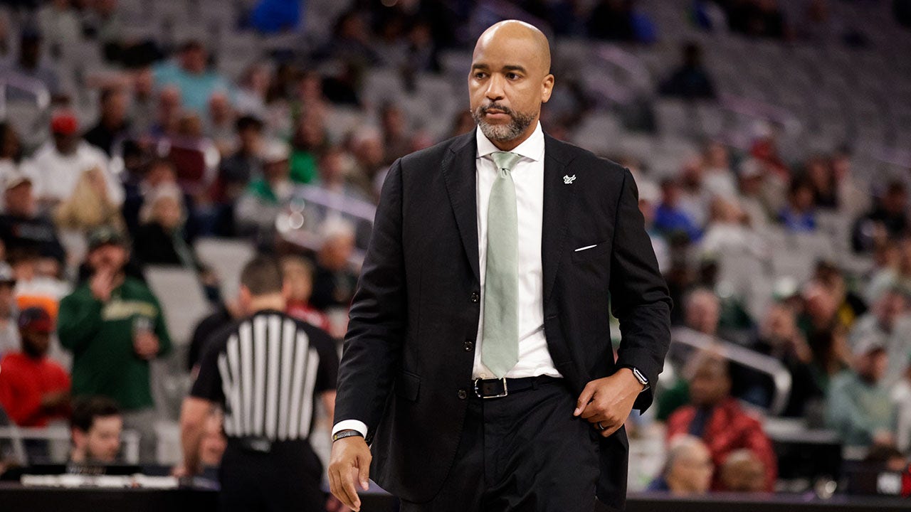 South Florida men's basketball team mourns the loss of coach Amir Abdur-Rahim