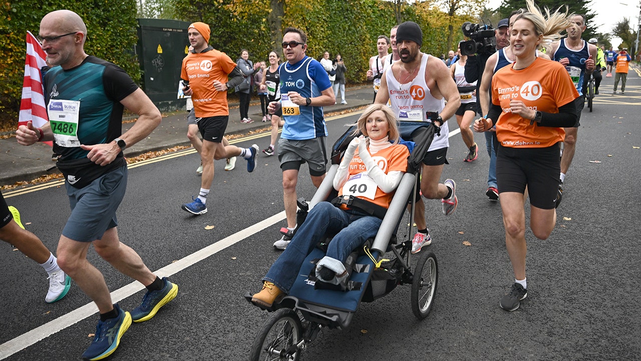 Colin Farrell, along with his friend Emma Fogarty completed the Dublin Marathon. (Getty Images)