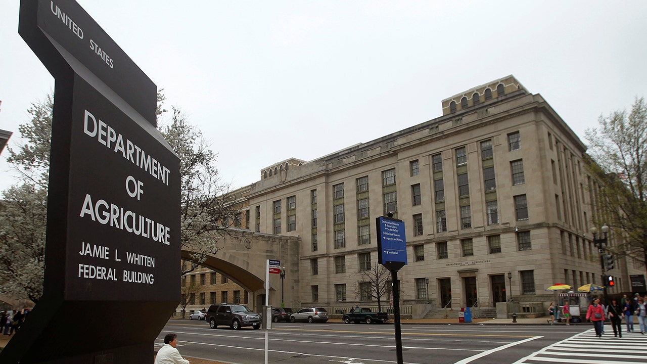 FILE PHOTO: The U.S. Department of Agriculture is seen in Washington, March 18, 2012. (REUTERS/Gary Cameron/File Photo)