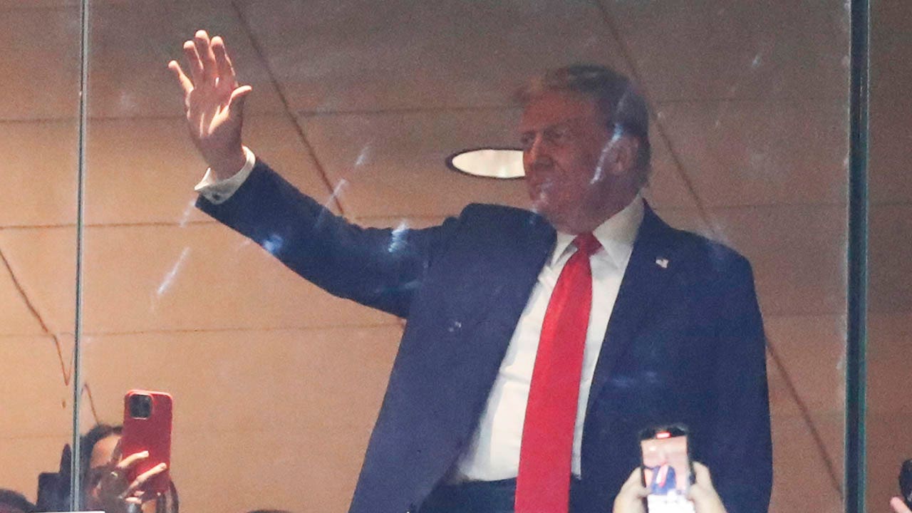 Donald Trump leads loud chants of “USA!” from the suite at the Steelers-Jets game