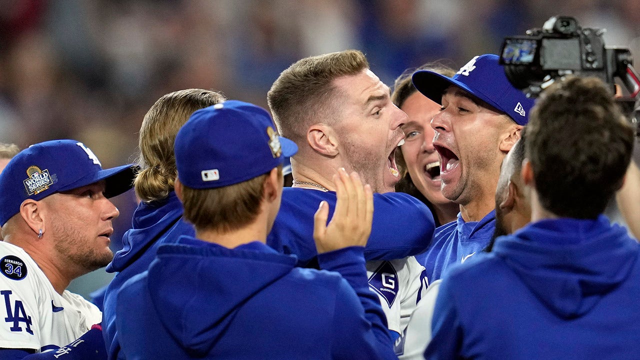 Freddie Freeman's walk-off grand slam gives Dodgers Game 1 World Series win vs. Yankees