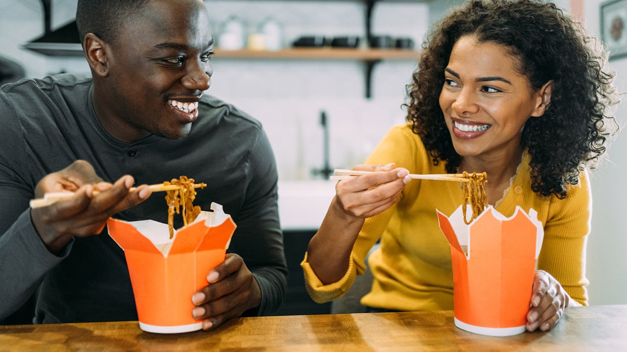 Chow Mein vs. Lo Mein: The Ultimate Noodle Showdown!