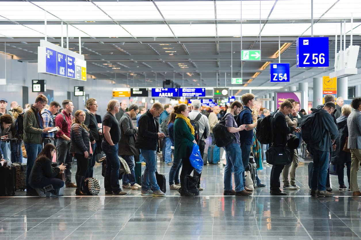 American Airlines cracks down against ‘gate lice’ as airport passengers skip lines amid boarding process