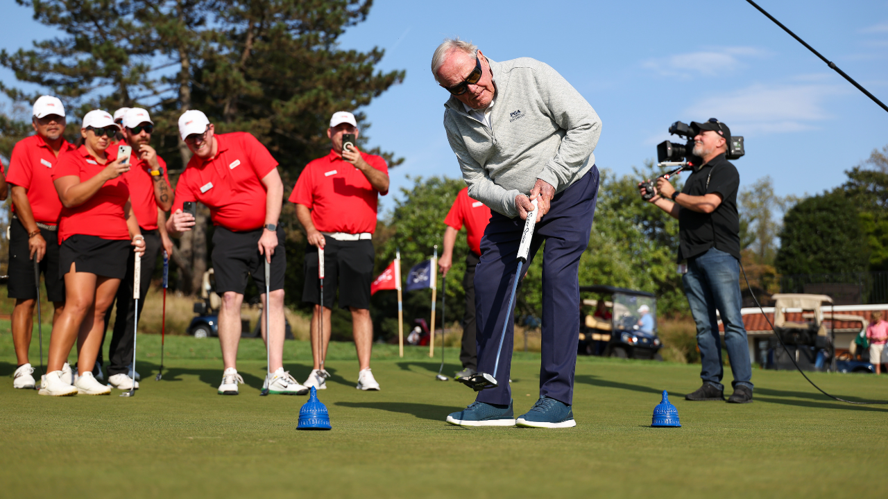 Jack Nicklaus sorprende a los veteranos en el torneo anual de golf