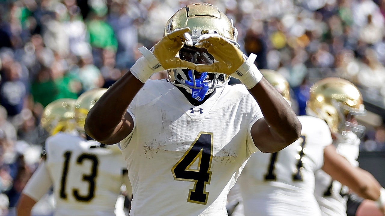 Notre Dame diminishes Navy’s chances of a perfect season with a stunning win