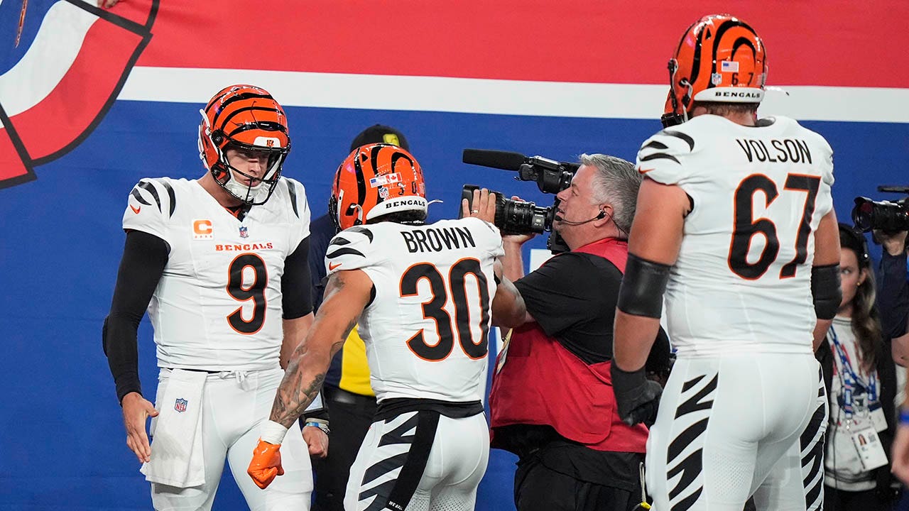 Joe Burrow’s early TD run helps Bengals to win over Giants in ugly game