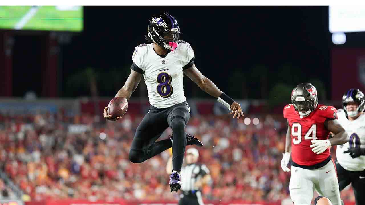 Lamar Jackson scores five touchdown passes as the Ravens defeat the injury-riddled Bucs