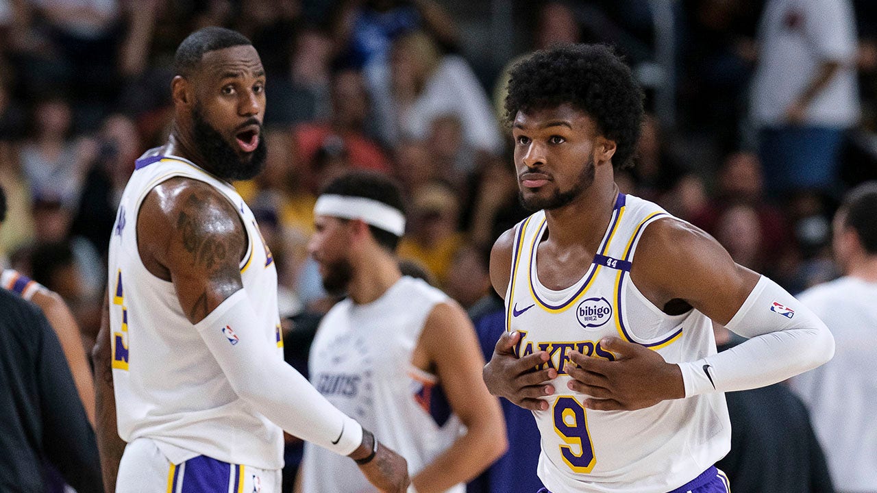 LeBron James on his first appearance with son Bronny as Lakers teammates: “I’ll never forget that”