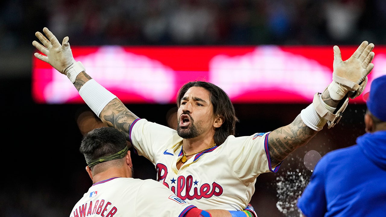 Phillies’ Nick Castellanos delivers walk-off hit to defeat Mets in NLDS Game 2