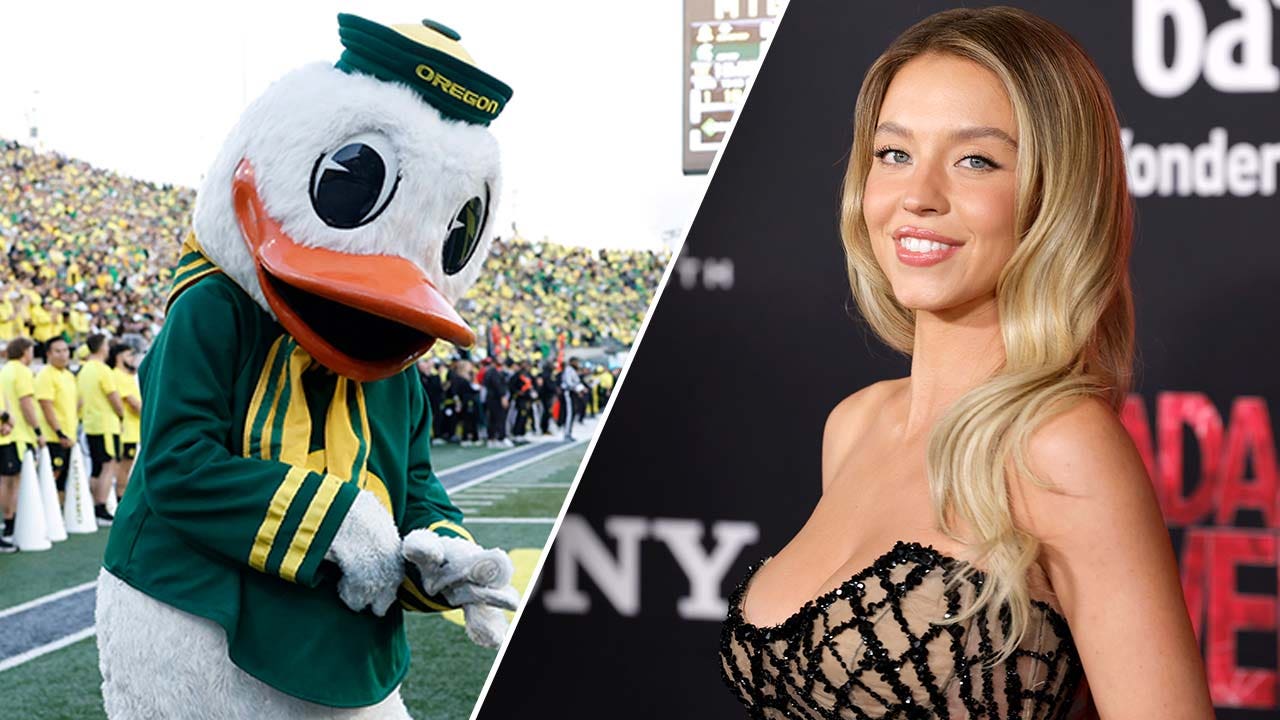 Sydney Sweeney reacts to Oregon mascot’s flirty “College GameDay” sign