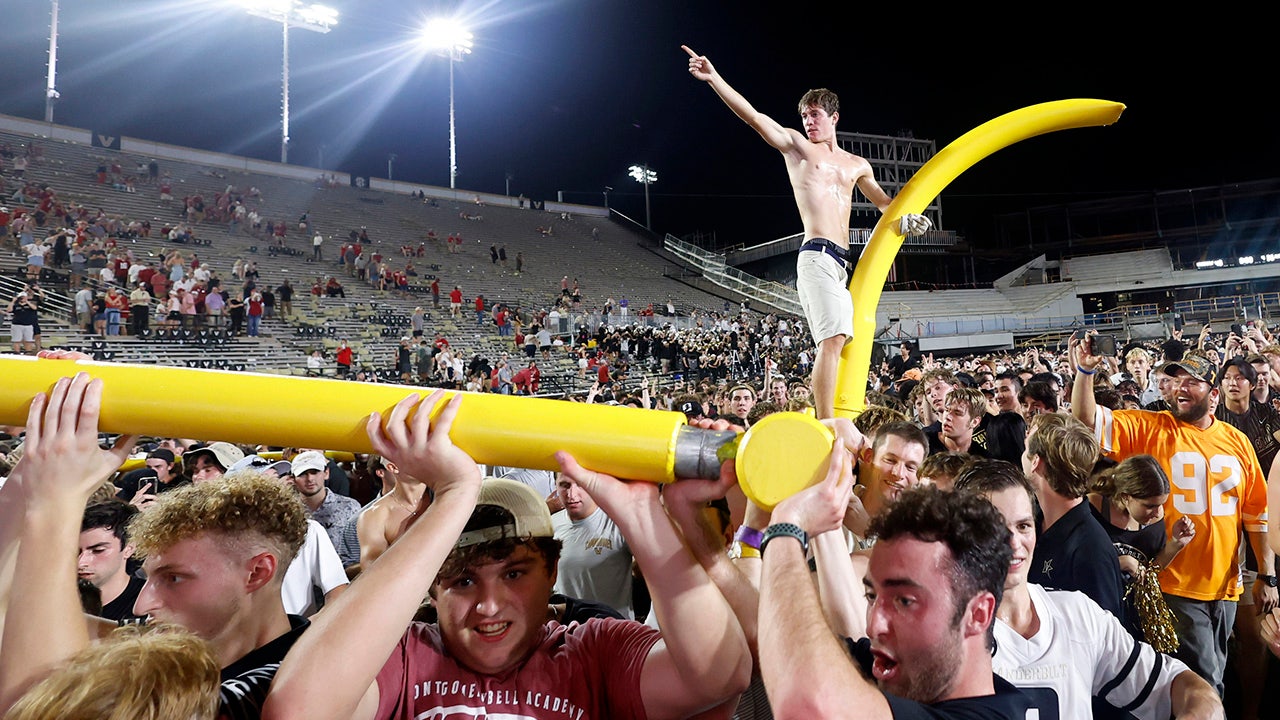 Vanderbilt fans take goalpost throughout Nashville, throw it in Cumberland River after upsetting No. 1 Alabama