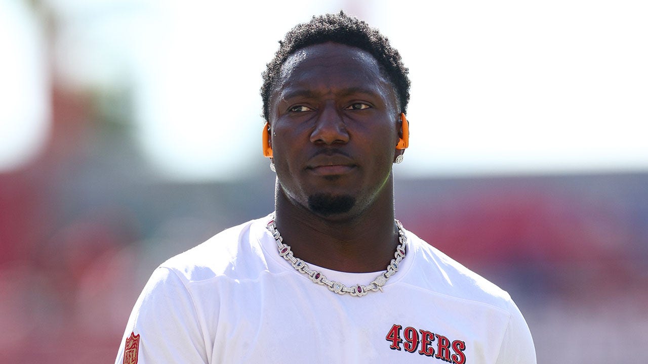 49ers star Deebo Samuel grabs teammate’s neck in heated sideline altercation