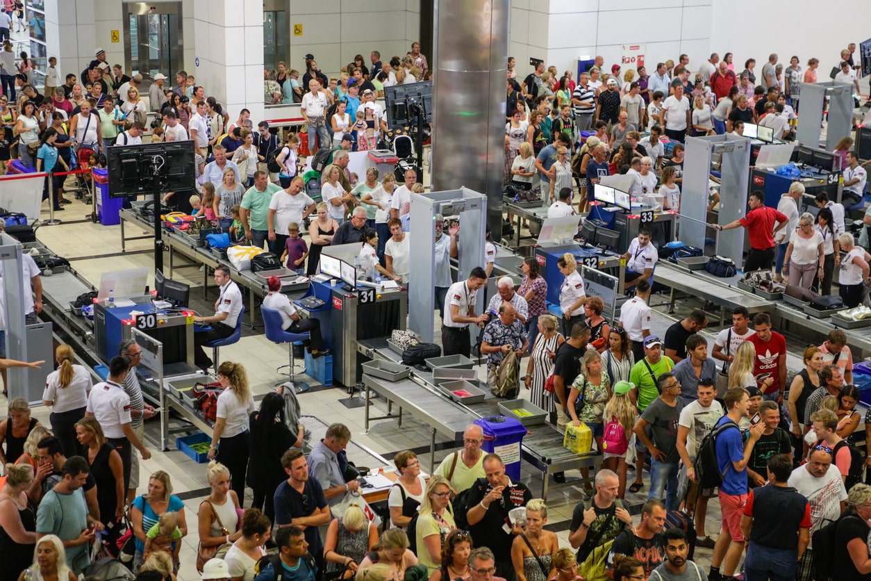 Air traveler sparks debate after revealing he arrives at airport 6 hours before flight; TSA weighs in