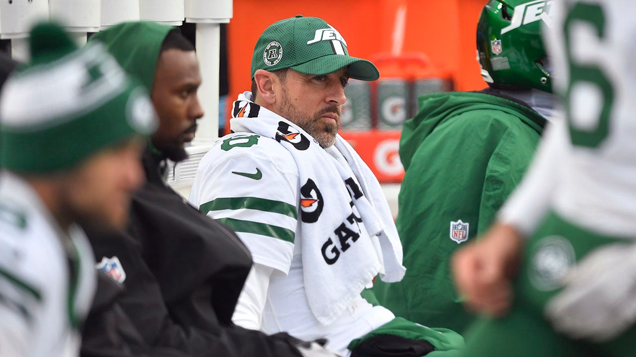 Aaron Rodgers fined ,255 ahead of finale of Jets’ abysmal season