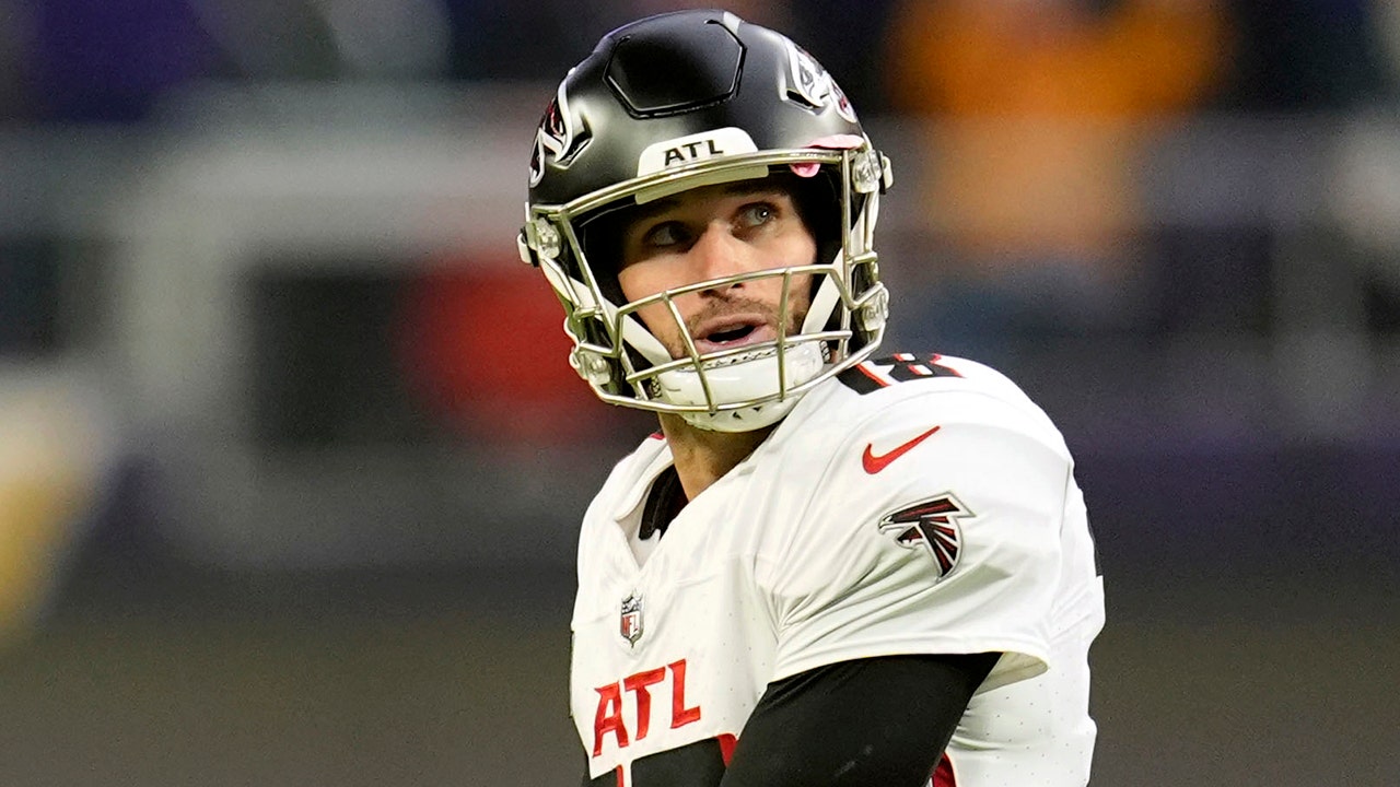 Falcons should ‘roll the dice’ and start Michael Penix Jr amid Kirk Cousins struggles, Super Bowl champ says