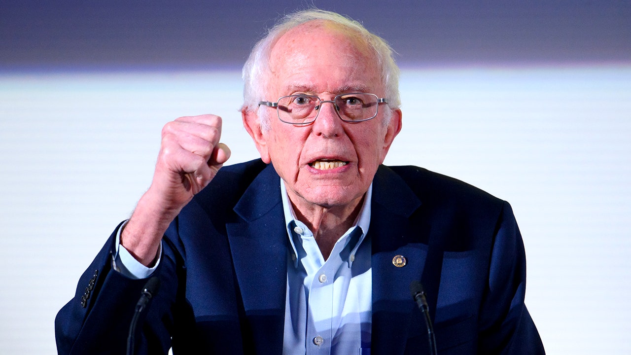 Bernie Sanders seethes US has become 'oligarchic society' following Trump speech